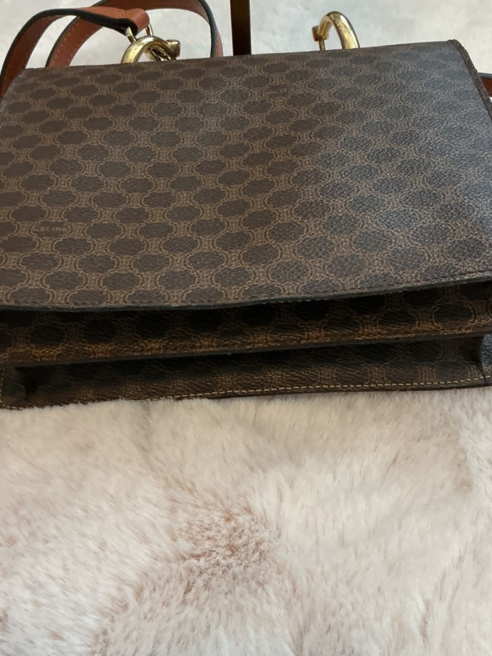 CELINE SMALL CROSSBODY WITH 2 FRONT COMPARTMENTS And CROSSBODY ADJUST STRAP - Picture 7 of 9